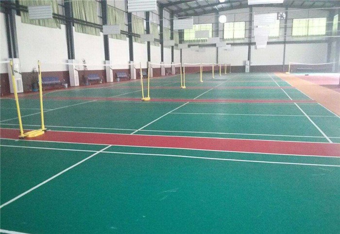 羽毛球场地胶施工