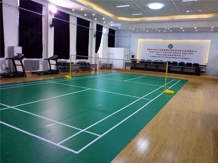 乒乓球场地胶多少钱一平米