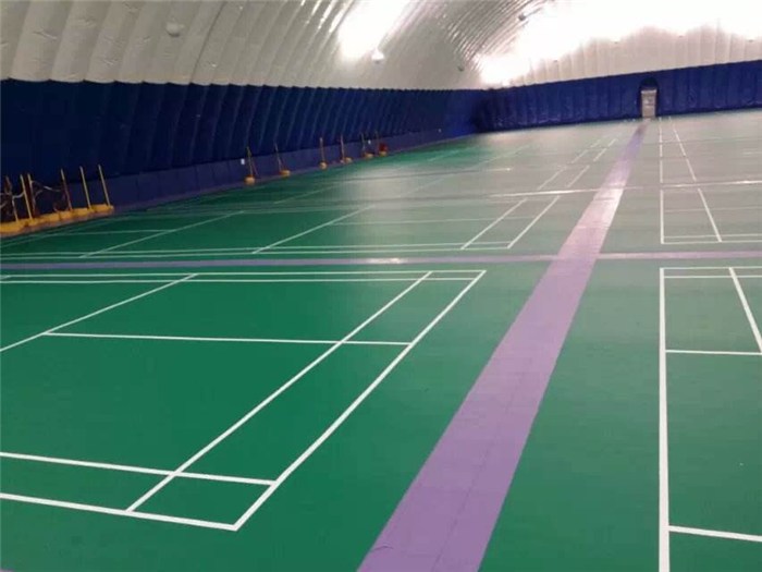 羽毛球场地胶安装
