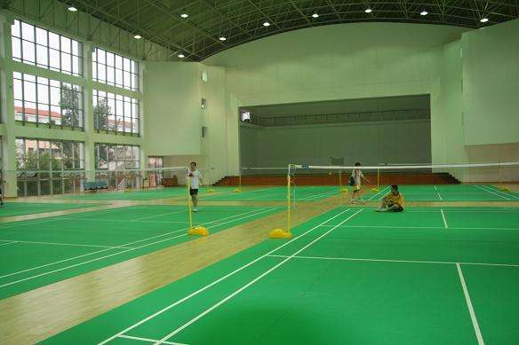 社区球场地胶多少钱一平米